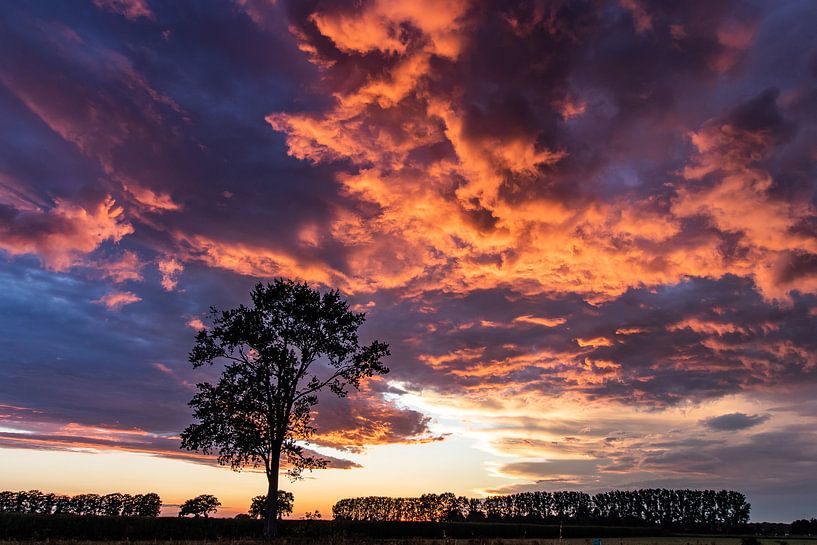 Zonsonder Holten(OV) regenbui van Frank Slaghuis