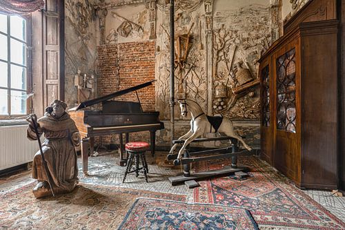 wapenkamer in verlaten kasteel