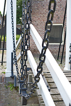 Deel van een oude brug.
