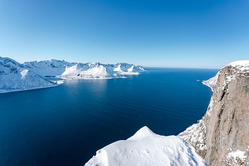 Skitochten in de winter op Senja bij Hester met uitzicht op de fjorden