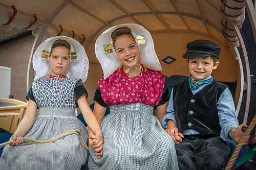 Children in Zuid-Beveland costume by Lisette van Peenen