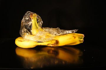 bananen met plastic verpakking - deel 3 van 4 van Marion Hesseling