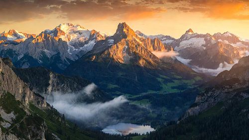 Goldene Stunde über den Alpen – Ewige Gipfel im Abendglühen