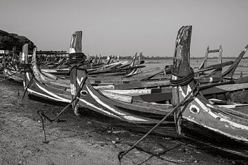 Traditionele vissersboten in Myanmar van Roland Brack