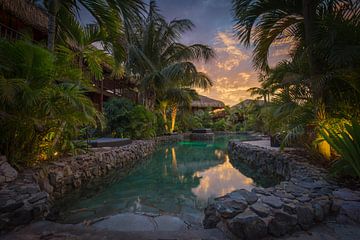 Sunset at the swimming pool in Curacao by Edwin Mooijaart
