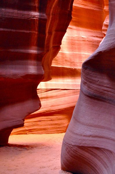 Ein wunderschönes Bild in Orangetönen vom magischen Antelope Canyon von UMA Digital NL