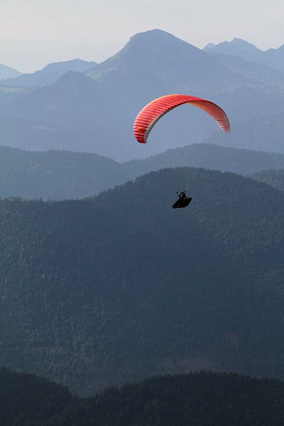 Paraglider vor Alpenpanorama von Lensw0rld