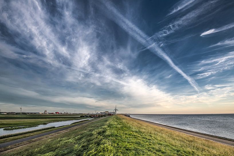 The Waddendijk just outside the Frisian harbour town of Harlingen by Harrie Muis