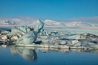 Die isländische Landschaft. Jökulsárlón, Diamantstrand und der Vatnajökull-Gletscher von Gert Hilbink Miniaturansicht