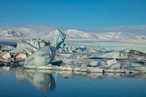 Die isländische Landschaft. Jökulsárlón, Diamantstrand und der Vatnajökull-Gletscher