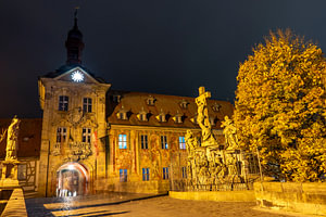 Obere Brücke in Bamberg bei Nacht, Oberfranken, Bayern, Deutschland, Europa