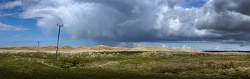 Panorama landschap met duinen en zware luchten. Schotse Hooglanden. Desolaat van Albert Brunsting