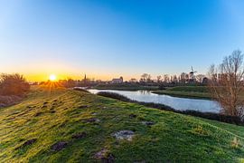 De skyline van Veere tijdens de zonsopkomst
