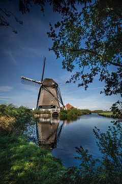 Molen met spiegelbeeld in kader van Simone Zaal