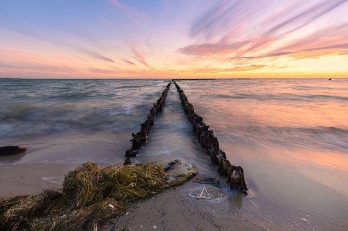 Hindelooper bollards/wave breakers in the ijsselmeer
