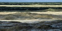 Gekleurde golven bij de Normandische krijtrotskust van Harrie Muis thumbnail