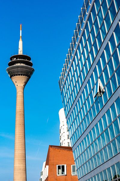 Rijntoren en gevel van Dieter Walther