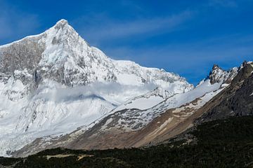 Summit pyramid of Cerro San Lorenzo by Christian Peters