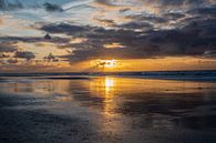 Zonsondergang op het strand van Vlieland van Ingrid Aanen thumbnail