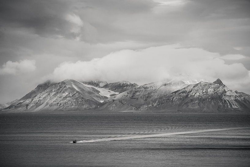 Bateau en mer, Spitsbergen par Michèle Huge
