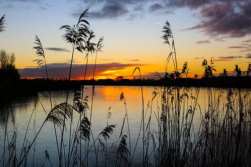 Coucher de soleil avec un bord doré