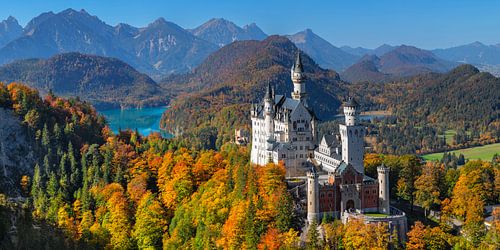 Neuschwanstein Castle in autumn