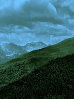 Alpenlandschap in groen en blauw