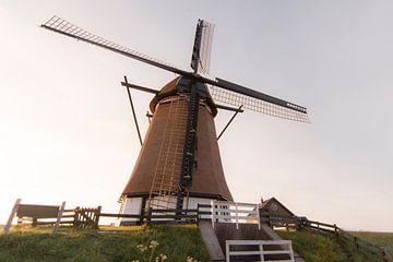 Molen met zonsopgang | reisfotografie print | Texel Nederland van Kimberley Jekel