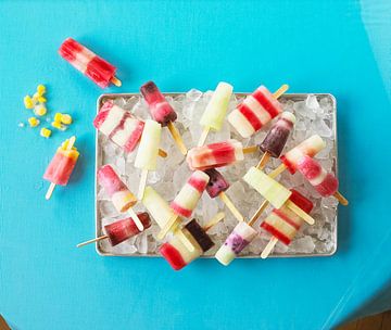 SF 11265630 Home-made ice lollies on a tray by BeeldigBeeld Food & Lifestyle