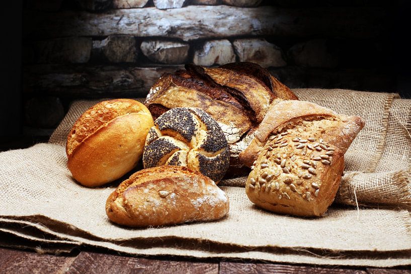 Verschillende soorten brood en broodjes op een bakkersposter van Beats