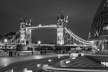 London cityscape with Tower Bridge van Lorena Cirstea