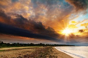 Dramatische zonsopkomst Madagaskar von Dennis van de Water