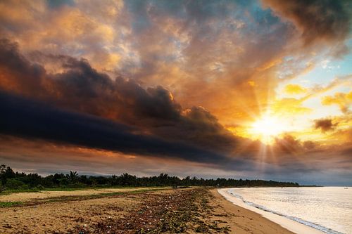 Dramatische zonsopkomst Madagaskar sur Dennis van de Water