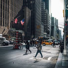 Schaduwen op de straten in New York van Bas de Glopper