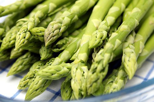 Frischer grüner Spargel