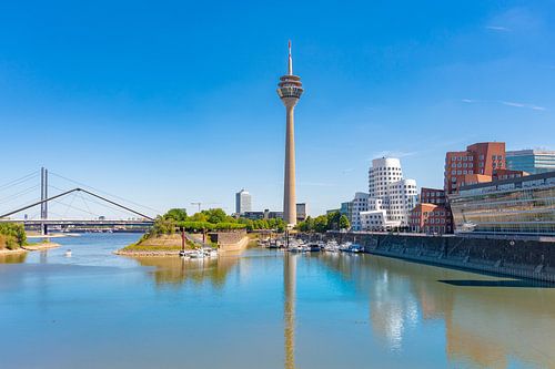 Düsseldorf Medienhafen aan de oever van de Rijn