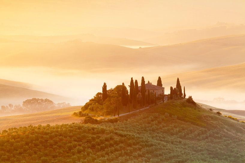 Farmhouse Belvedere at sunrise, Tuscany, Italy by Markus Lange