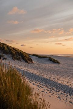 Zonsondergang op het waddeneiland Ameland van Lydia