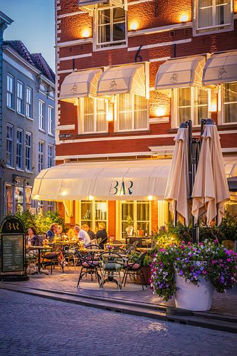 Het terras van bar-restaurant The Bar, Bergen op Zoom