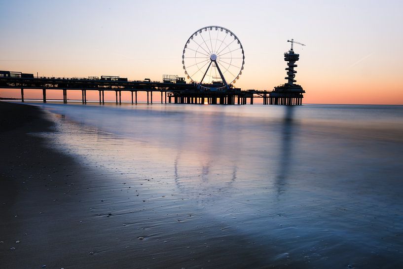 Scheveningen pier. by PEEQ.