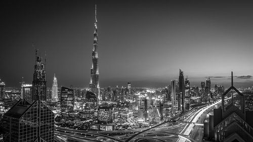 La ligne d'horizon de Dubaï (noir et blanc)
