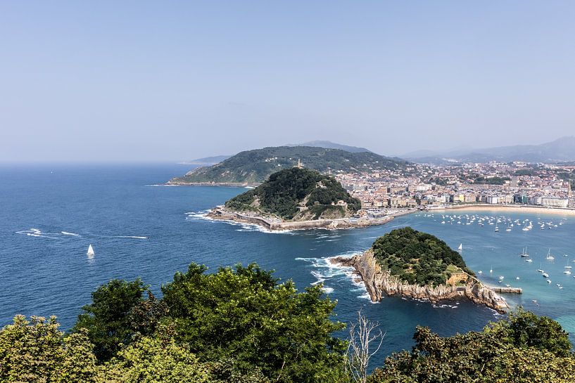 san sebastian bay and sea and sailboat by Eric van Nieuwland