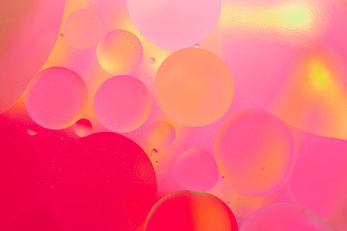 Olie in water, roodpaars