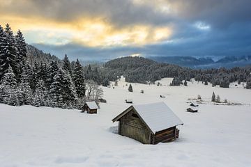 Winterochtend aan de Geroldsee in Beieren van Michael Valjak