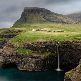 Waterval op de Faeröer eilanden van Ageeth Groen