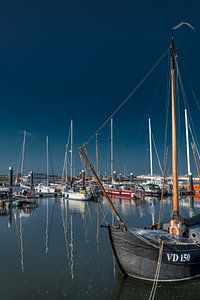 De haven van Lauwersoog op een windstille avond van Harrie Muis