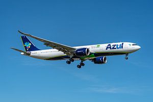 Ein Airbus A330-900neo der brasilianischen Fluggesellschaft Azul Linhas Aéreas Brasileiras befindet  von Jaap van den Berg