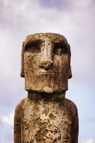 Stone statue - Moai - Rapa Nui - Easter Island