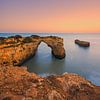 Coucher de soleil à Praia de Albandeira, en Algarve, au Portugal sur Henk Meijer Photography