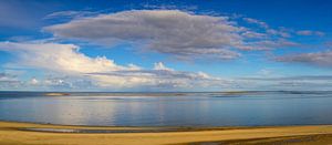 Blick auf die Watteninsel Vlieland von der Nordspitze von Texel von Sjoerd van der Wal Fotografie